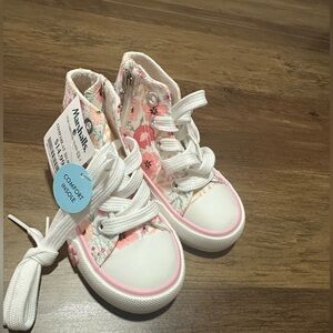 Toddler 6C High Top Sneakers